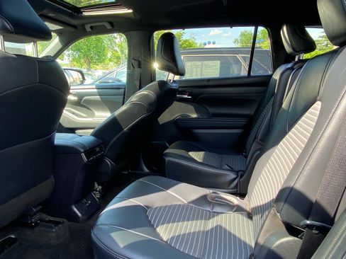 Used 2023 Toyota Highlander XSE AWD/4WD image 19