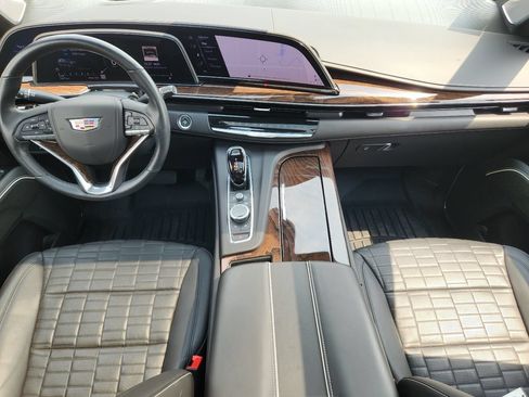Used 2021 Cadillac Escalade Sport Platinum w/ LPO, ONYX Package AWD/4WD image 2