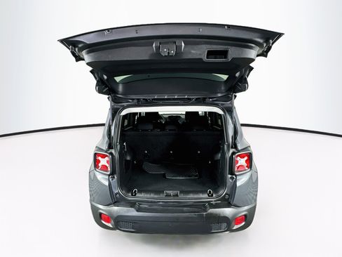 Used 2023 Jeep Renegade Latitude AWD/4WD image 28