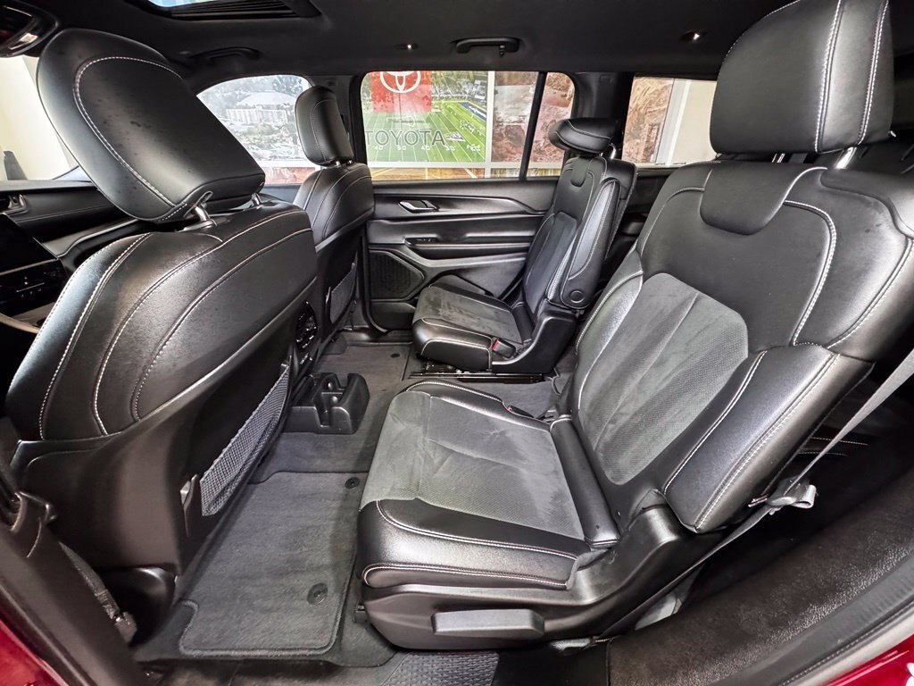 Used 2024 Jeep Grand Cherokee L Altitude AWD/4WD image 42