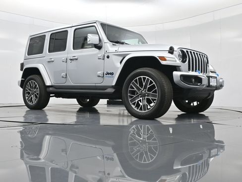 Used 2022 Jeep Wrangler Unlimited Sahara image 50