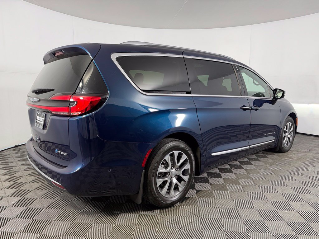Used 2023 Chrysler Pacifica Pinnacle FWD image 7