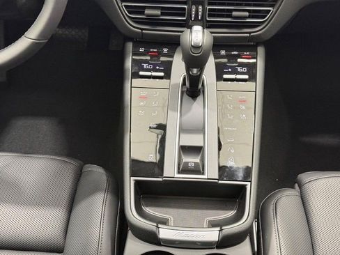 Used 2026 Porsche Macan image 15