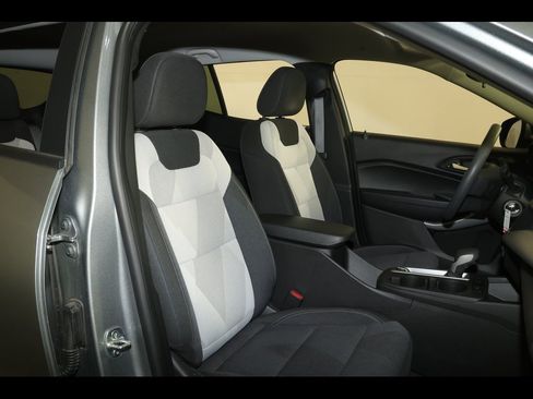 Used 2024 Chevrolet Trax LS w/ LS Convenience Package image 27