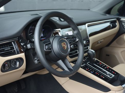 Certified 2026 Porsche Macan AWD/4WD image 4
