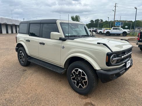 New 2026 Ford Bronco Outer Banks AWD/4WD image 5
