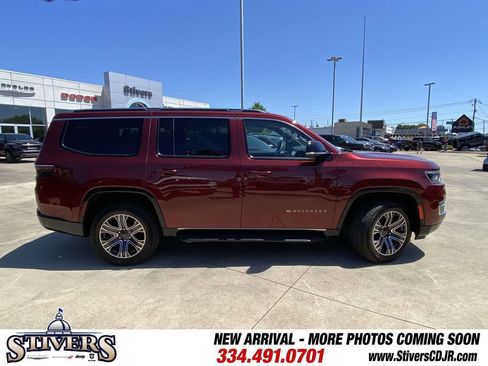 Used 2024 Jeep Wagoneer Series II AWD/4WD image 10