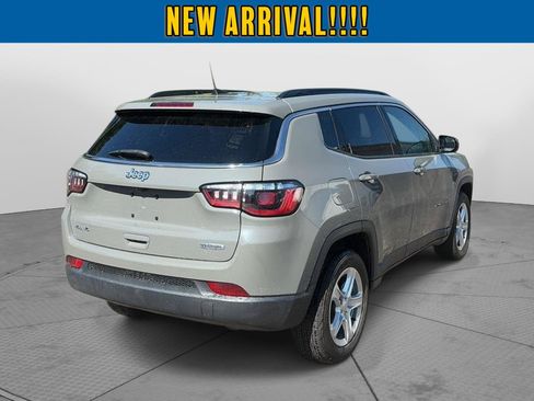 Used 2023 Jeep Compass Latitude w/ Sun and Sound Group AWD/4WD image 5