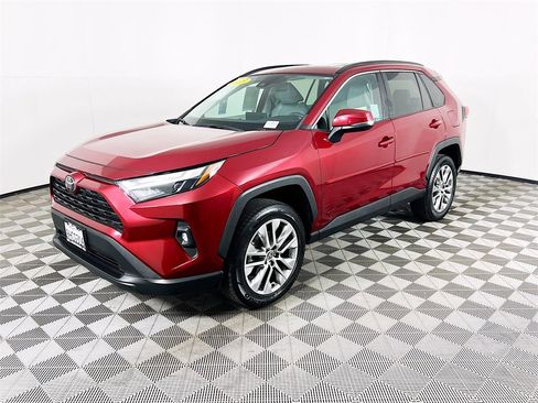 Used 2023 Toyota RAV4 XLE Premium image 3