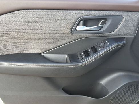 Used 2023 Nissan Rogue SV FWD image 18