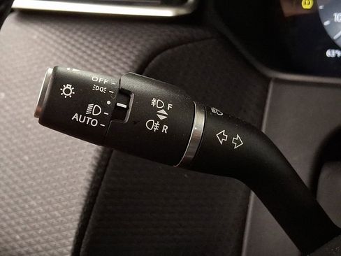 Used 2023 Land Rover Range Rover Velar R-Dynamic S image 22