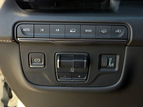 Used 2021 Cadillac Escalade Premium Luxury Platinum image 16