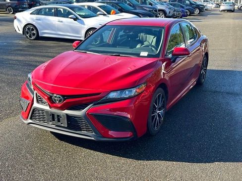 Used 2024 Toyota Camry SE image 5