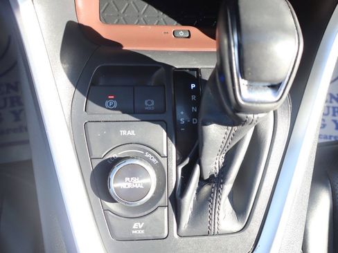 Used 2024 Toyota RAV4 Limited w/ Advanced Technology Package AWD/4WD image 18