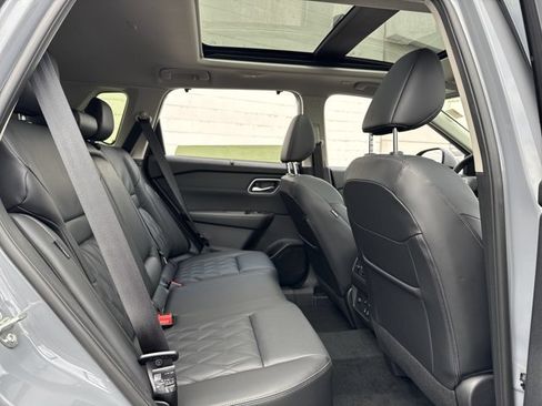 New 2025 Nissan Rogue Platinum w/ Tech Package AWD/4WD image 13