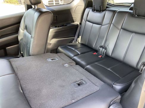 Used 2018 Nissan Pathfinder SL image 11