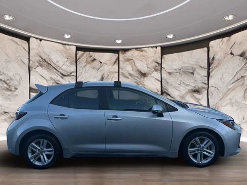 Used 2020 Toyota Corolla SE image 2