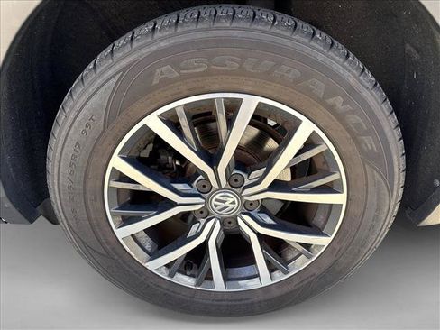 Used 2020 Volkswagen Tiguan SE w/ Panoramic Sunroof Package FWD image 20