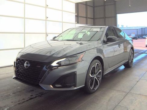 Certified 2024 Nissan Altima 2.5 SR w/ SR Premium Package image 2