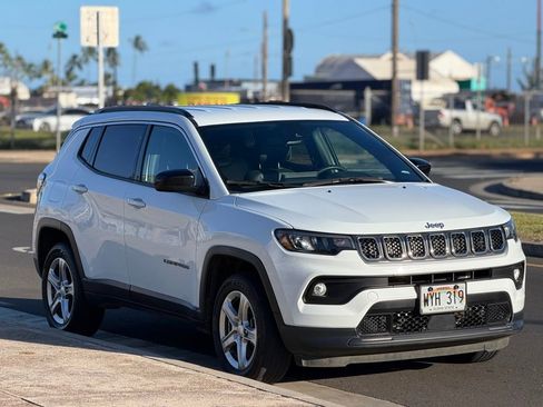 Used 2024 Jeep Compass Latitude AWD/4WD image 6
