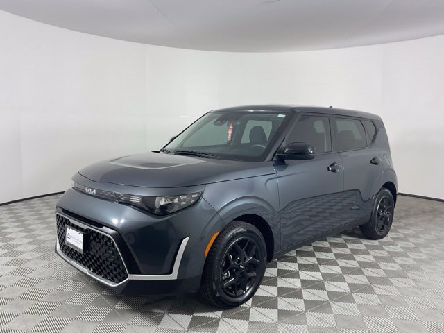 Used 2025 Kia Soul LX w/ LX Technology Package FWD image 1