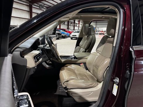Used 2020 Lincoln Aviator Reserve w/ Equipment Group 202A image 13