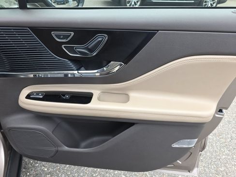 Used 2020 Lincoln Corsair FWD w/ Premium Package image 11