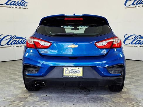 Used 2017 Chevrolet Cruze LT w/ Convenience Package FWD image 4