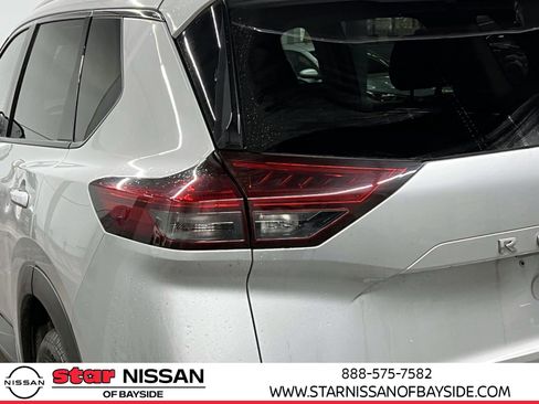 Used 2021 Nissan Rogue SV w/ Premium Package image 10