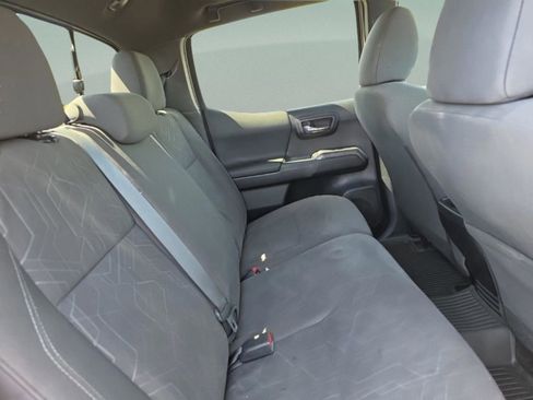 Used 2016 Toyota Tacoma TRD Sport image 26