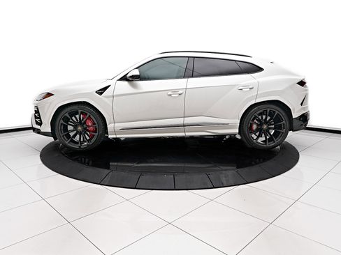 Used 2022 Lamborghini Urus AWD/4WD image 2