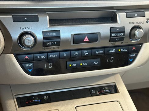 Used 2014 Lexus ES 300h w/ Premium Package w/Bamboo Trim FWD image 22