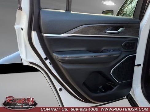 Used 2022 Jeep Grand Cherokee Limited 4xe image 13