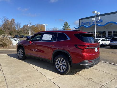 Used 2025 Buick Enclave Preferred w/ Power Package image 7