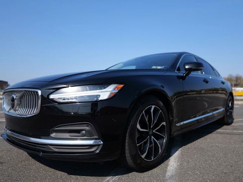 Used 2023 Volvo S90 B6 Plus image 3
