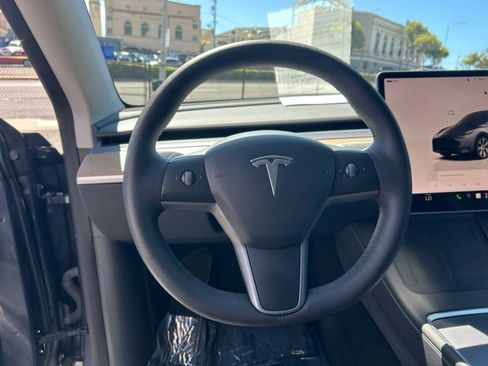 Used 2022 Tesla Model Y Long Range AWD/4WD image 21