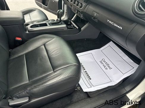 Used 2020 Toyota Tacoma TRD Off-Road w/ TRD Premium Off Road Package image 32