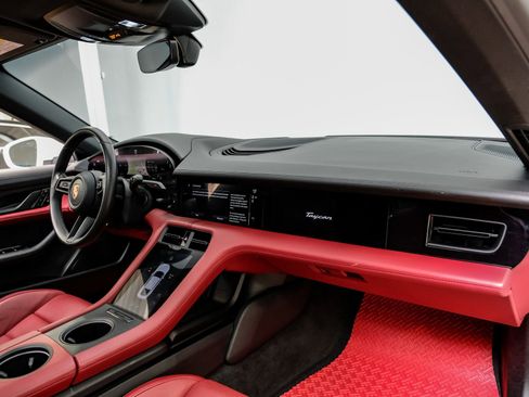 Used 2023 Porsche Taycan image 17