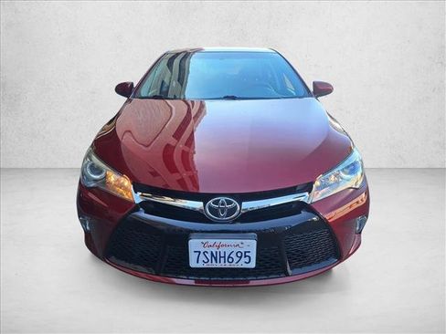 Used 2016 Toyota Camry SE image 2