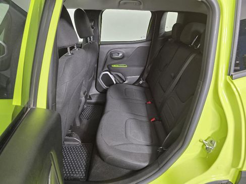 Used 2018 Jeep Renegade Latitude w/ Cold Weather Group image 15