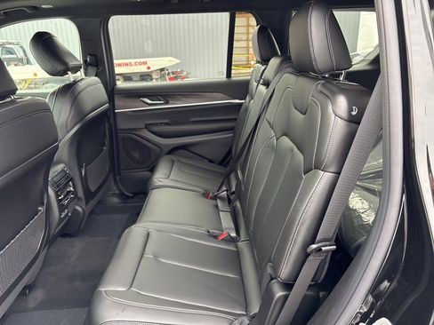 New 2025 Jeep Grand Cherokee L Limited w/ Trailer Tow Package image 13