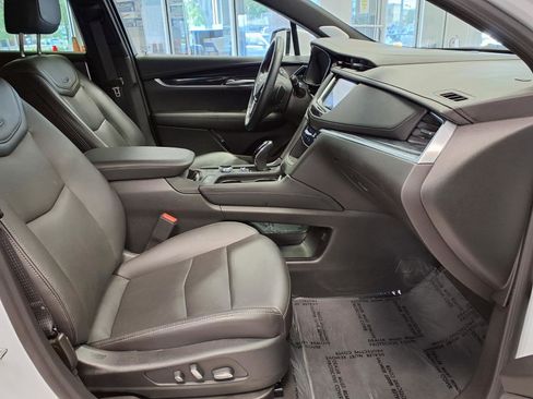 Certified 2025 Cadillac XT5 Premium Luxury AWD/4WD image 10