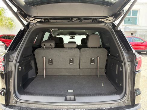 Used 2025 GMC Acadia Elevation w/ Black Edition FWD image 8