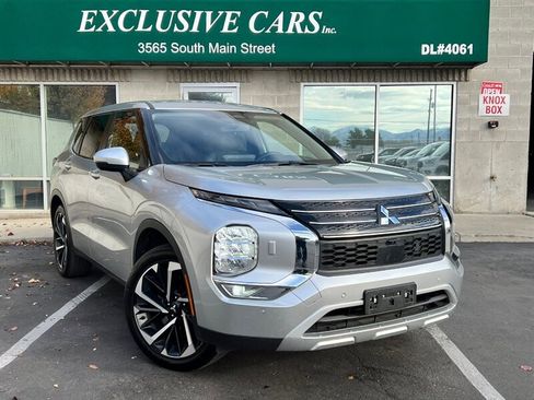 Used 2024 Mitsubishi Outlander SE image 1