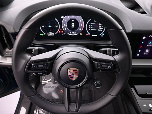 Certified 2025 Porsche Cayenne Coupe AWD/4WD image 19