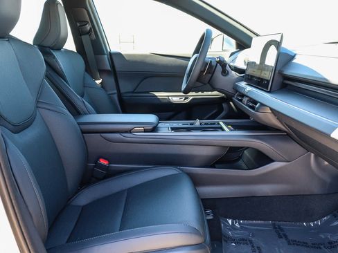 New 2026 Lexus ES 350e FWD image 17