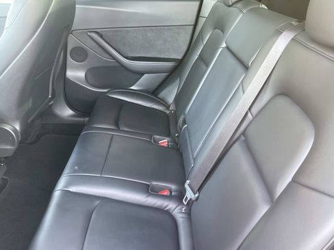 Used 2021 Tesla Model Y Long Range image 25