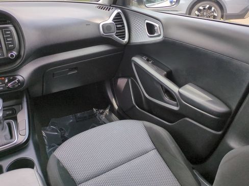 Certified 2022 Kia Soul LX w/ Technology Package FWD image 17
