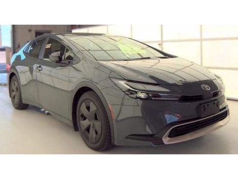 Used 2024 Toyota Prius Prime FWD image 2