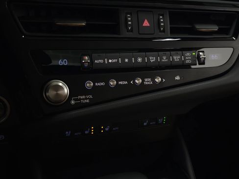 Used 2025 Lexus ES 350 w/ Accessory Package (Z2) FWD image 28